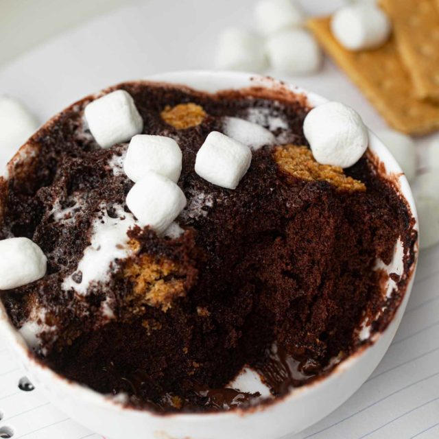 2 Min Mug Cake Recipe - Super Soft & Rich Eggless Microwave Cakes -  CookingShooking 